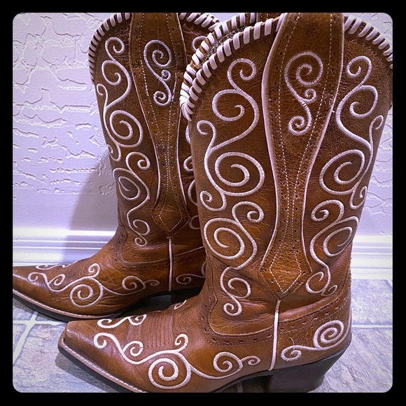 Ariat Shoes - Ladies ariat boots 🌻